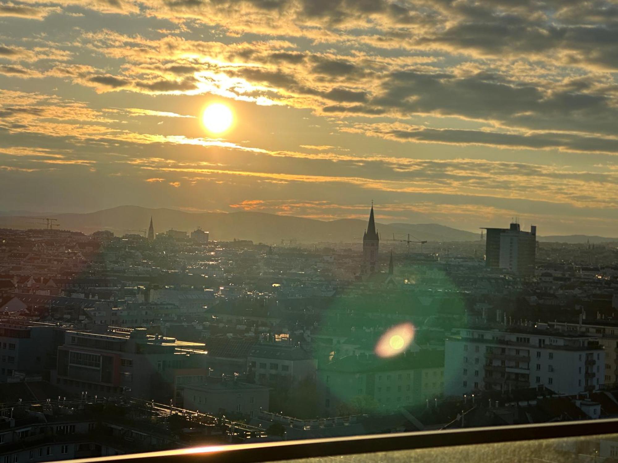 Panorama Sky Apartment I Rooftop Pool I Metro Station เวียนนา ภายนอก รูปภาพ