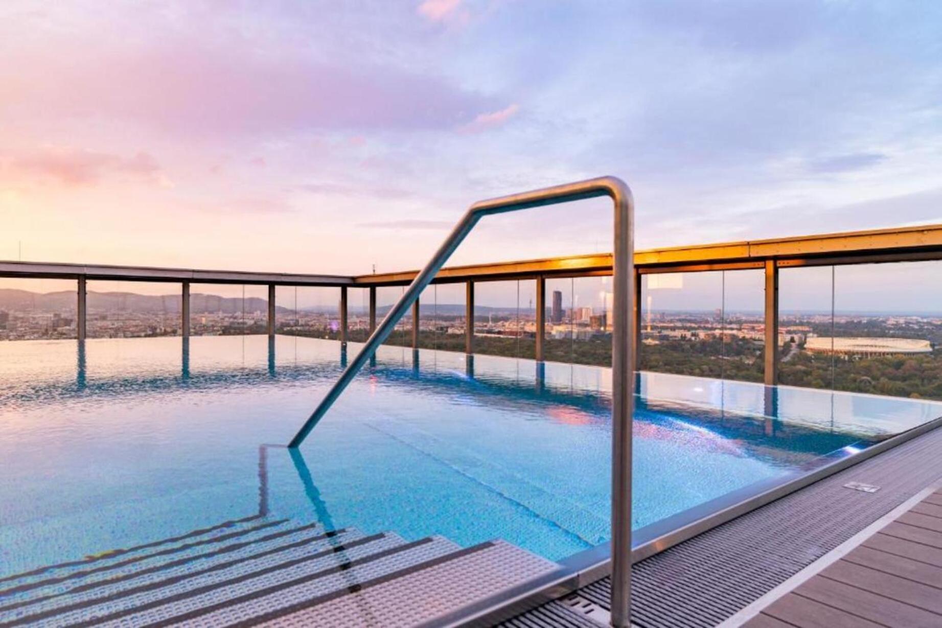 Panorama Sky Apartment I Rooftop Pool I Metro Station เวียนนา ภายนอก รูปภาพ