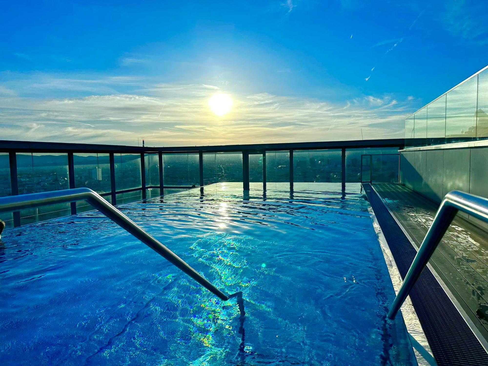 Panorama Sky Apartment I Rooftop Pool I Metro Station เวียนนา ภายนอก รูปภาพ