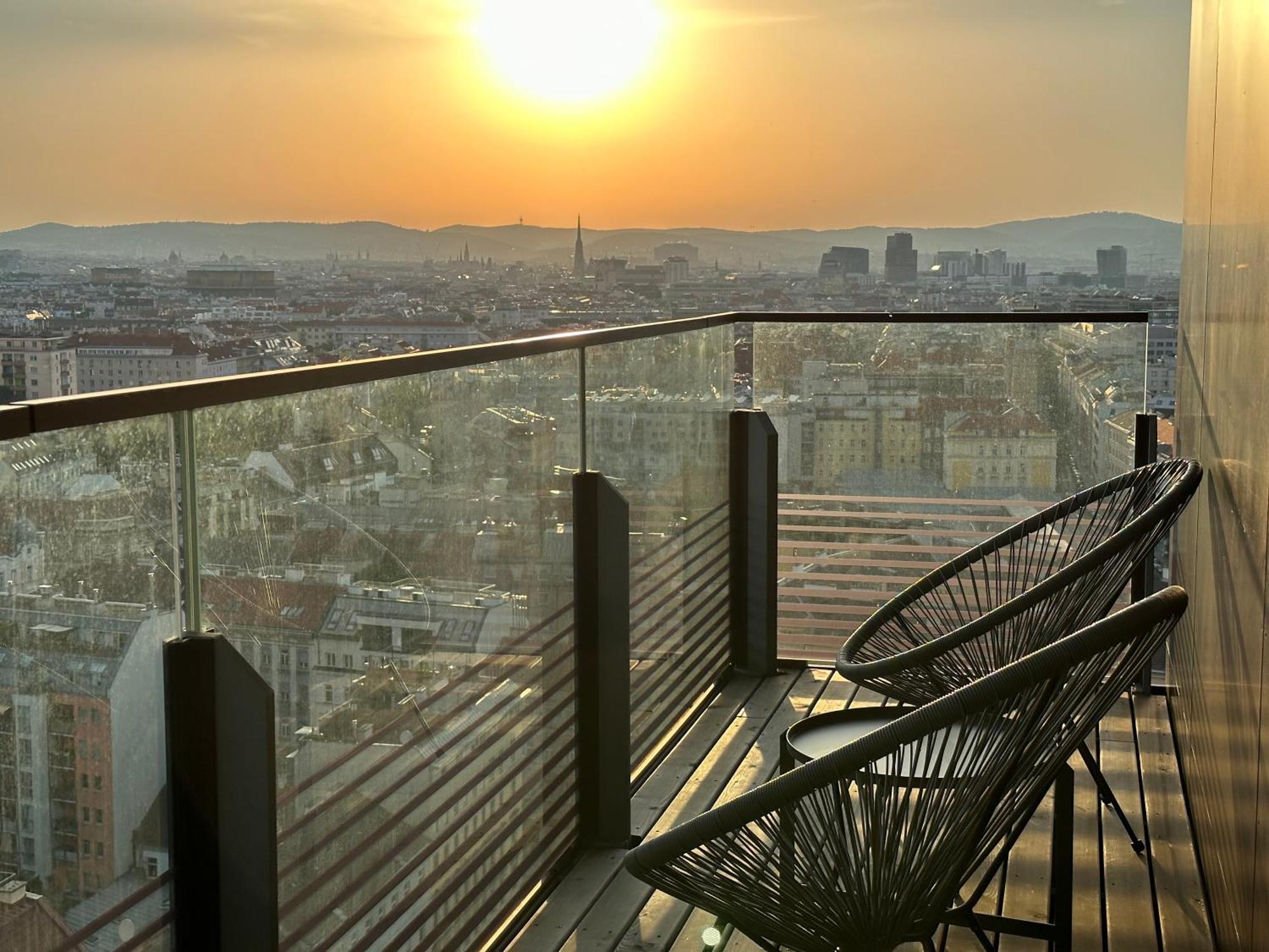 Panorama Sky Apartment I Rooftop Pool I Metro Station เวียนนา ภายนอก รูปภาพ