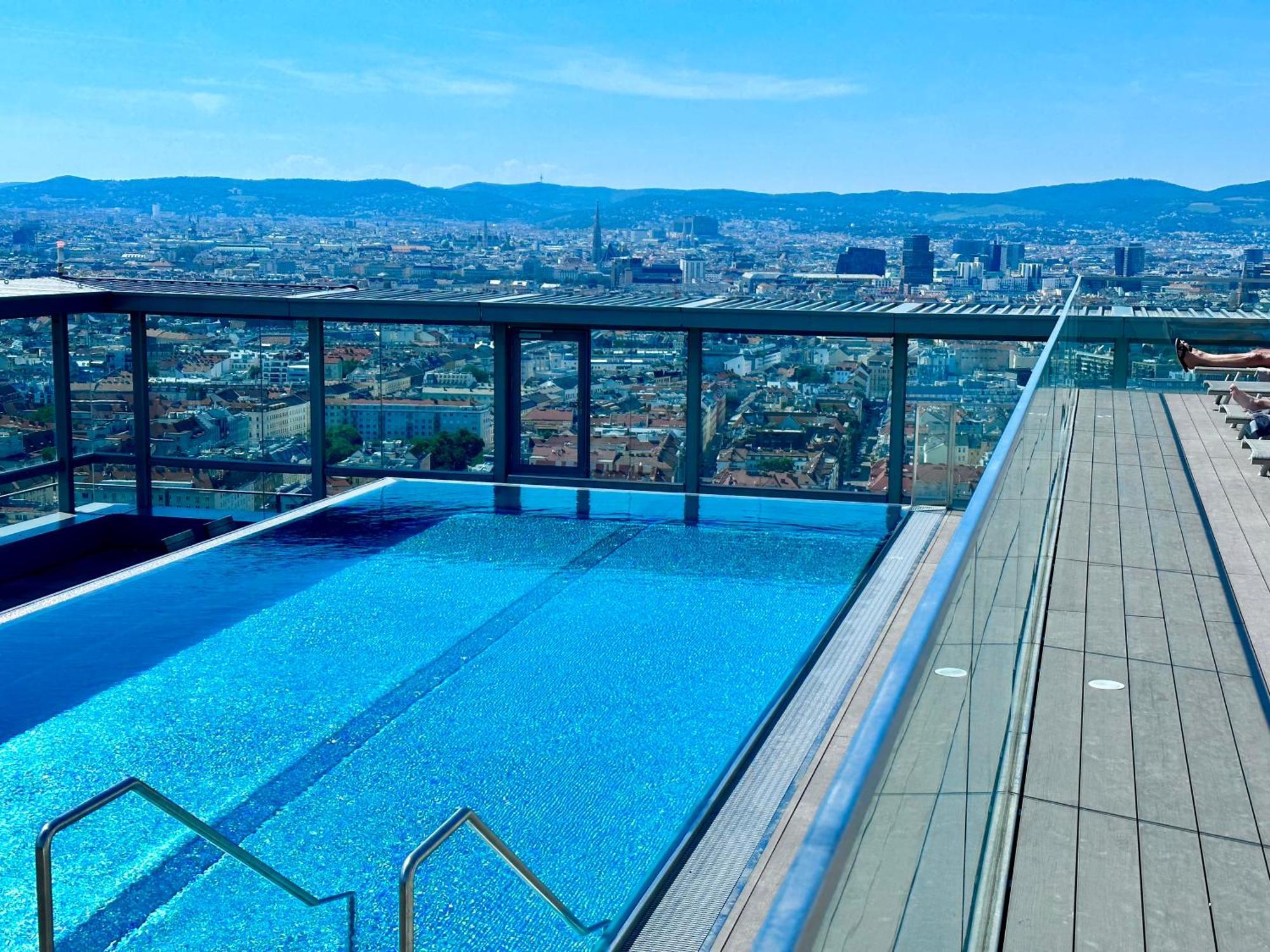 Panorama Sky Apartment I Rooftop Pool I Metro Station เวียนนา ภายนอก รูปภาพ
